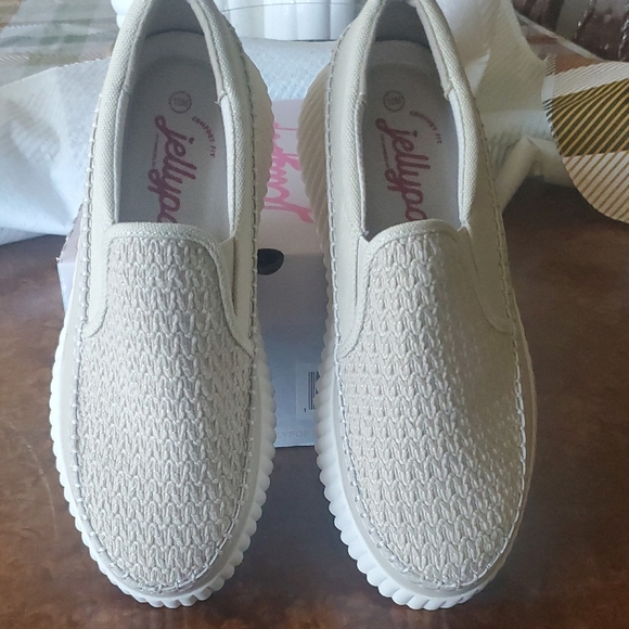 Jellypop Women's Textured Tan Slip-On Flats - Picture 1 of 8